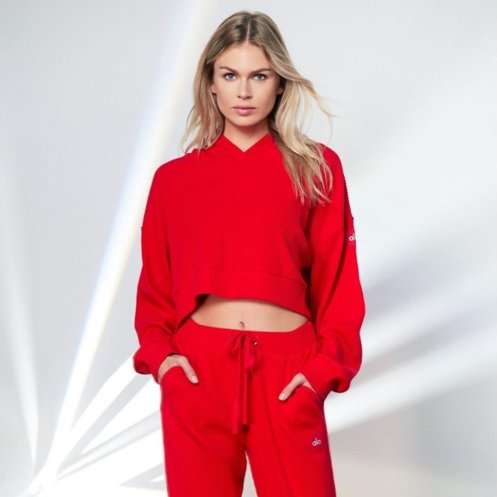 Alo Muse rib-hooded sweatshirt in Scarlet